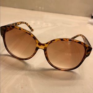Tortoise Shell Sun Glasses ✨
